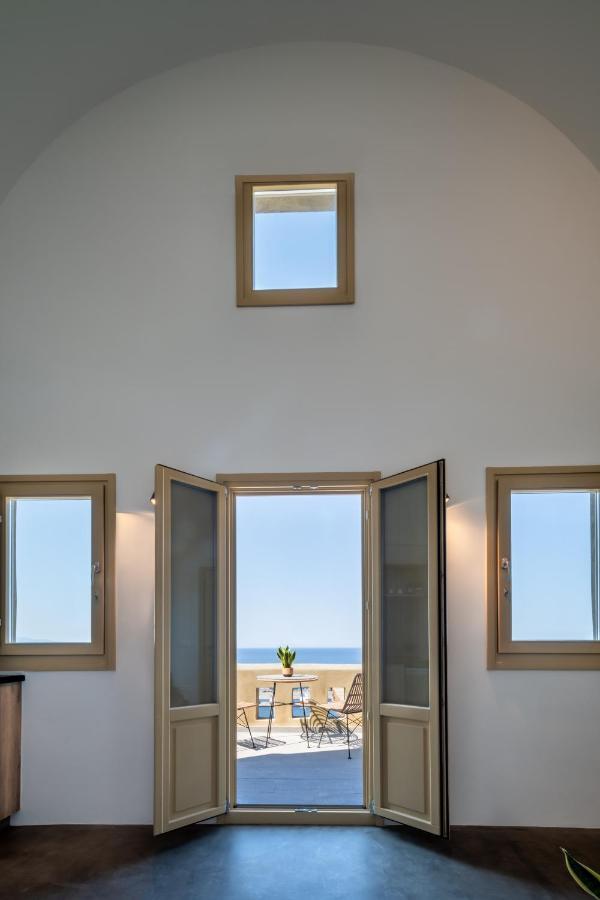 Colombos Beachfront Foinikia  Экстерьер фото