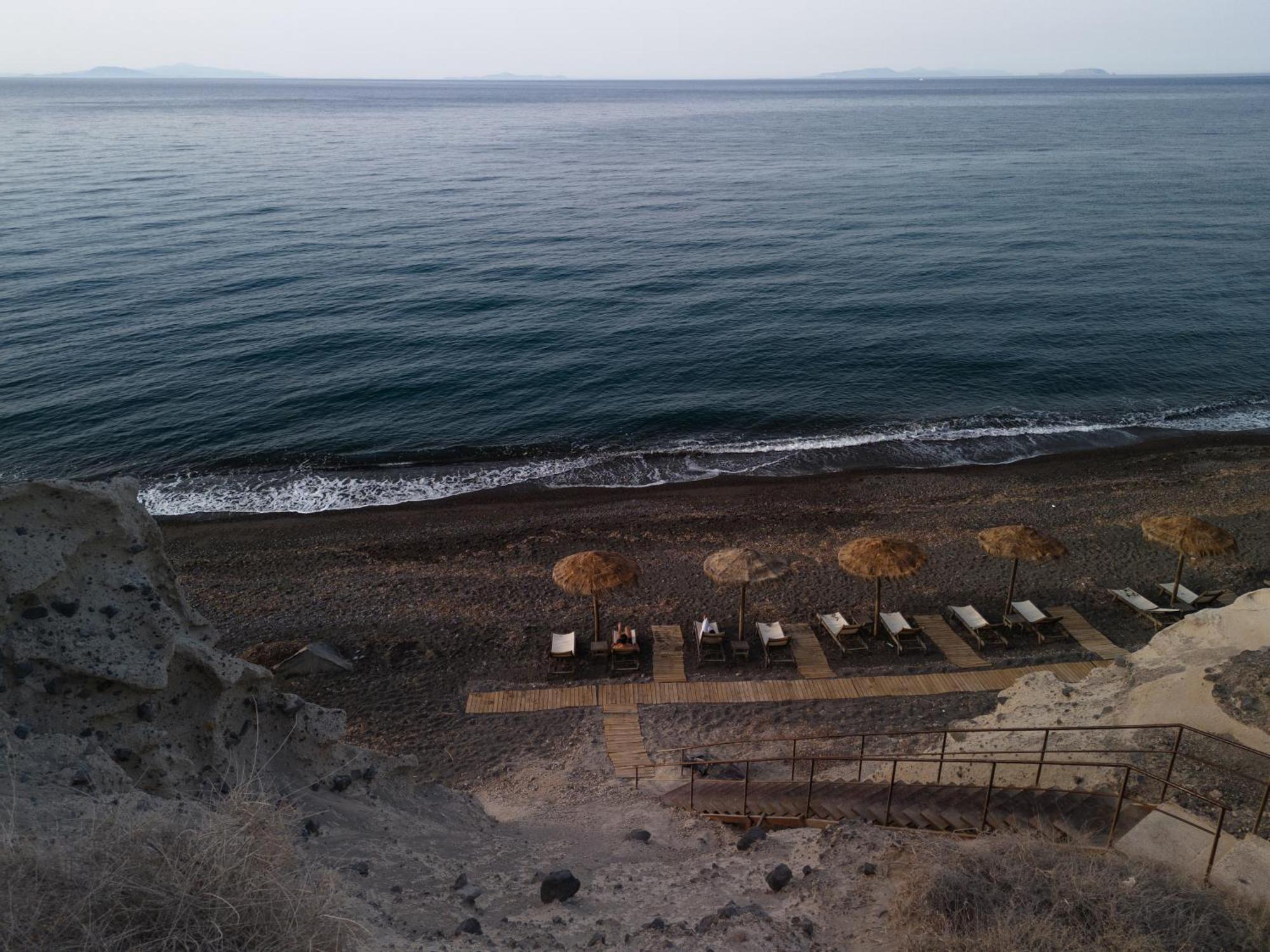 Colombos Beachfront Foinikia  Экстерьер фото