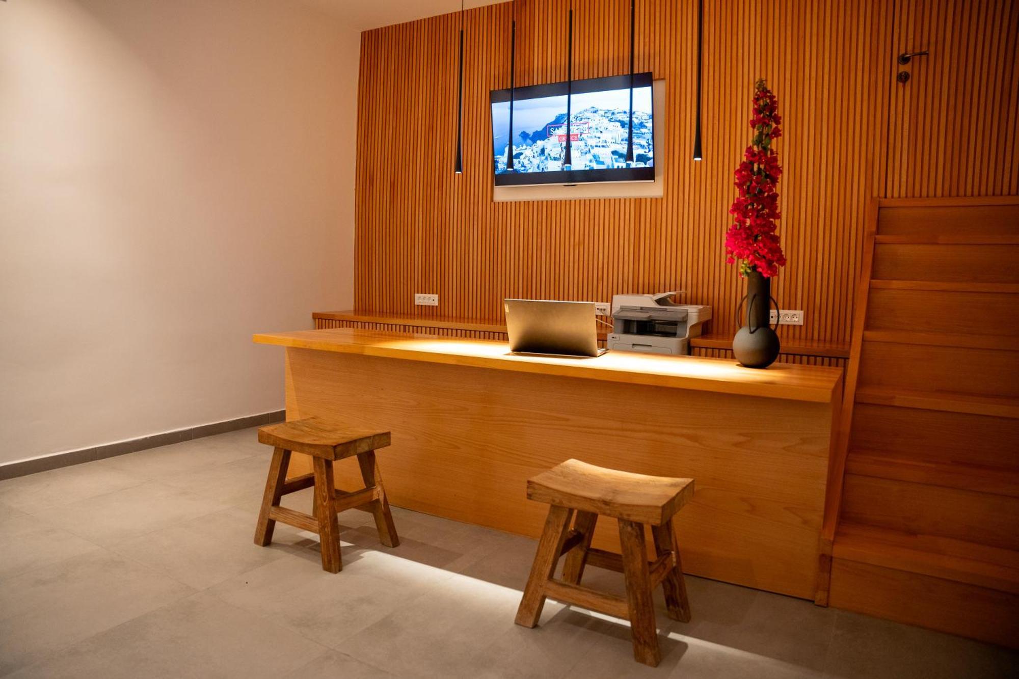 Colombos Beachfront Foinikia  Экстерьер фото